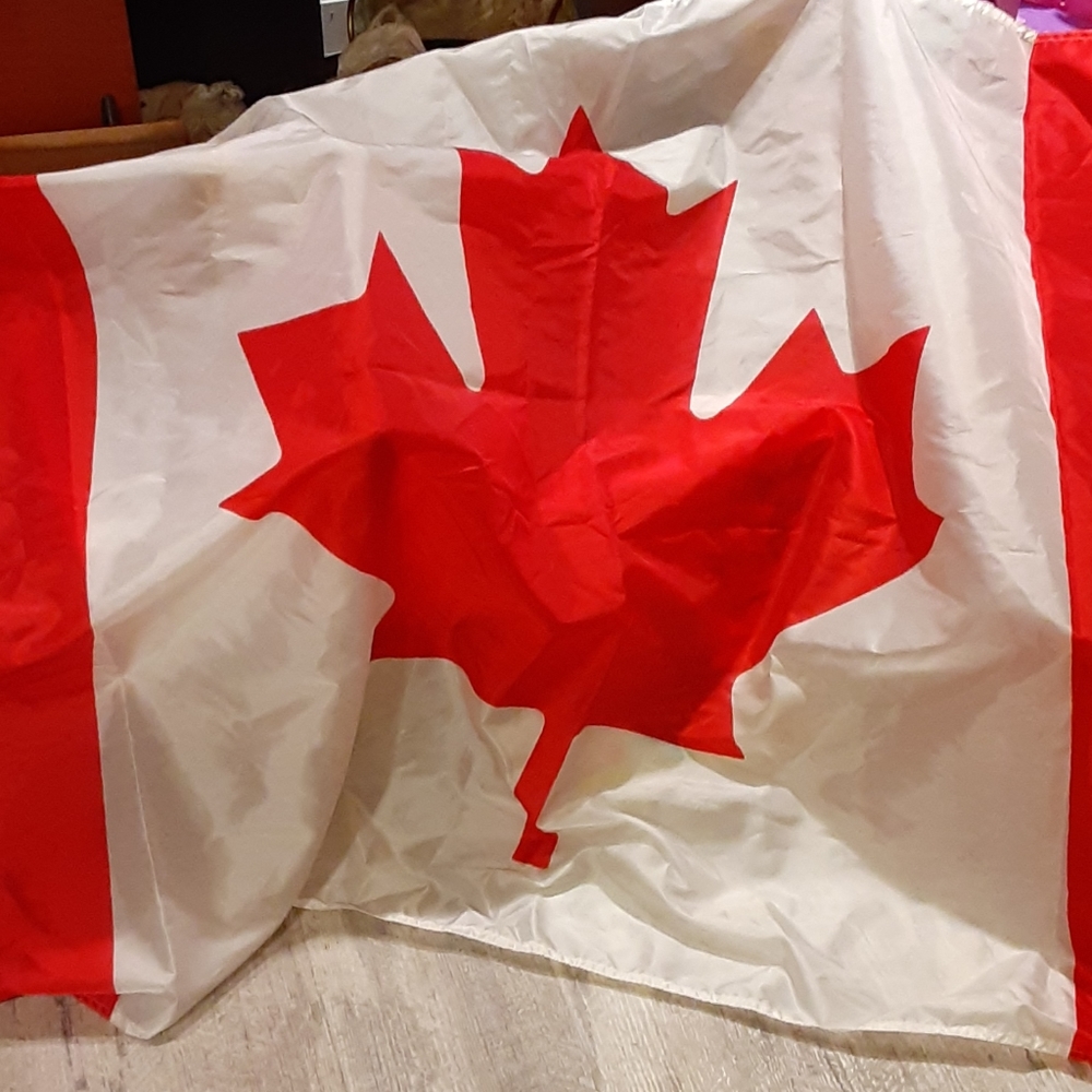 3ft x 6ft canadian outdoor flag new condition